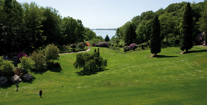 Den smukke park ved Hotel Vejlefjord